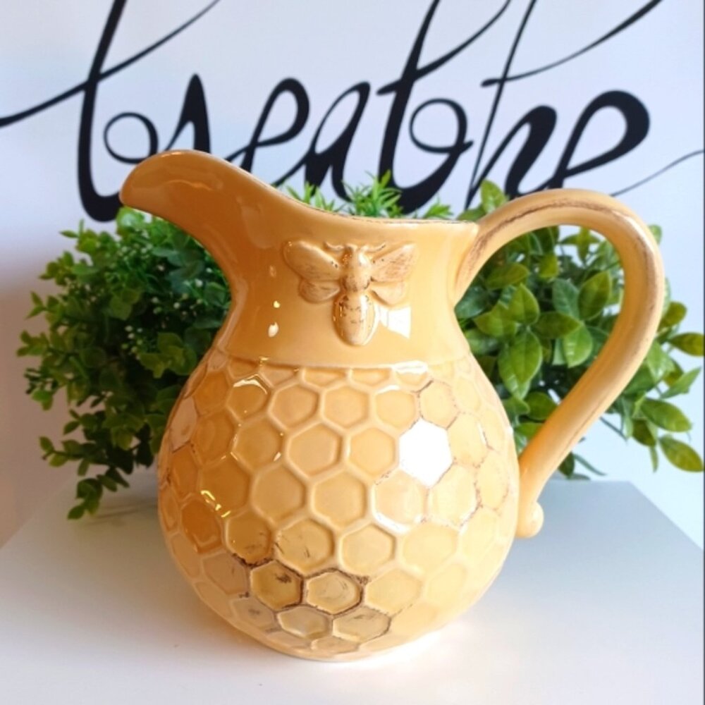 Bee Inspired Embossed Honeycomb Ceramic Pitcher | 5 Cup Capacity | Golden Yellow